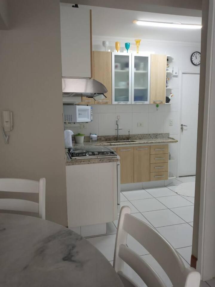 Апартаменти Apartamento completo na calçada da praia Гуаружа Екстер'єр фото