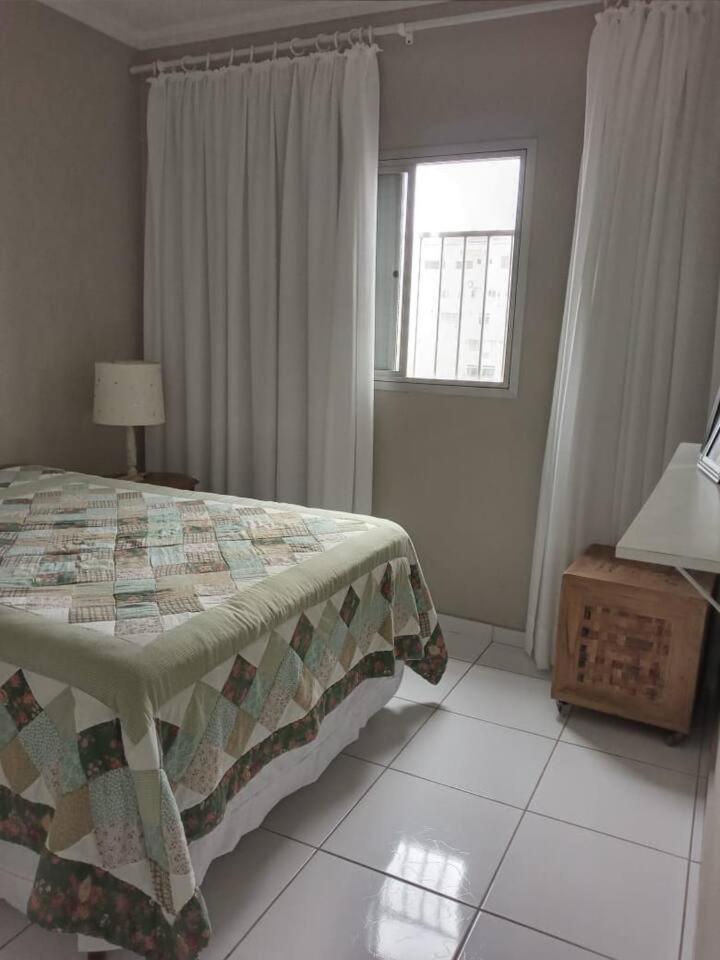 Апартаменти Apartamento completo na calçada da praia Гуаружа Екстер'єр фото