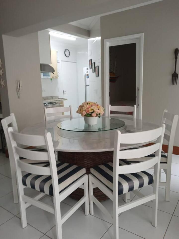 Апартаменти Apartamento completo na calçada da praia Гуаружа Екстер'єр фото